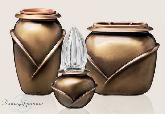 Ваза из бронзы на могилу Caggiati